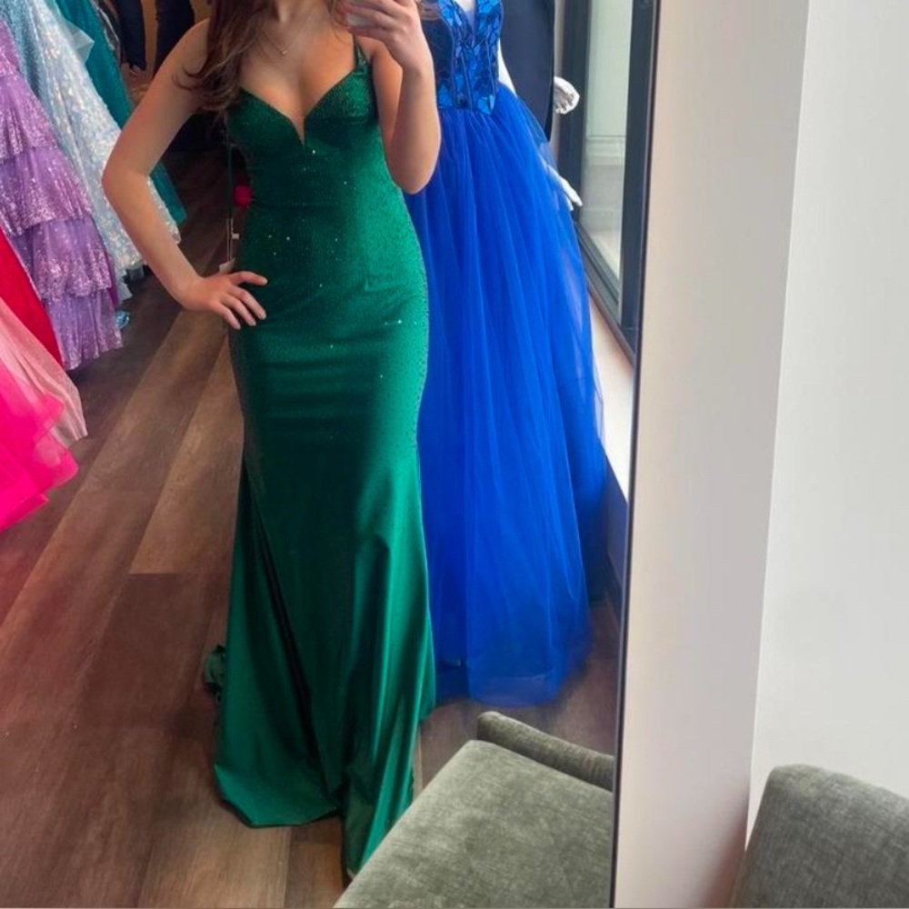 David’s Bridal Emerald Green Prom Dress